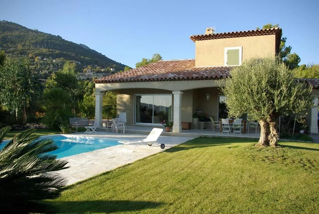Villa et piscine au jardin typique méditerranéen-1